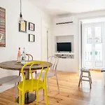 2Br Terrace W Ac - Time Out Market | By Airnest