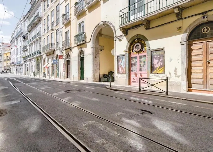2Br Terrace W Ac - Time Out Market | By Airnest